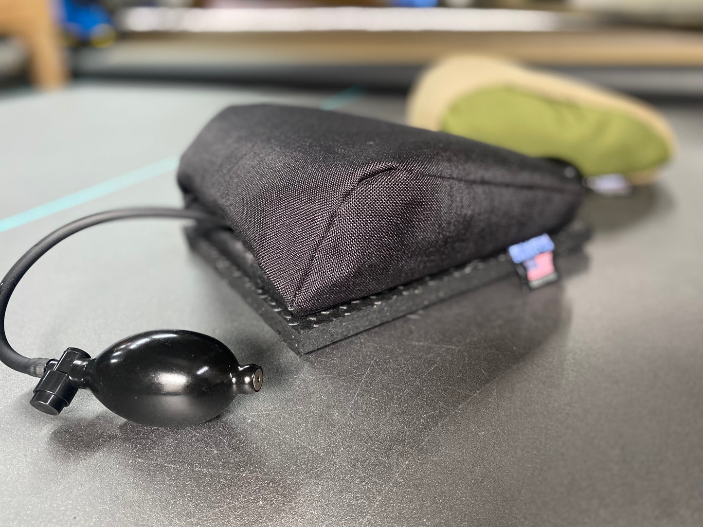 Rubber base to elevate Airfoil bag